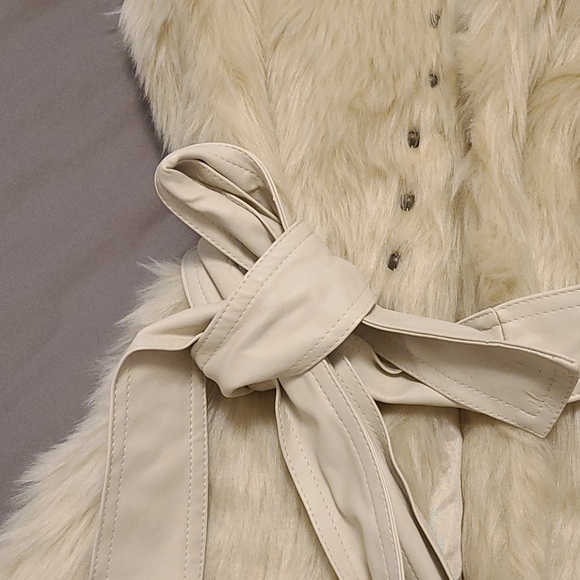 Vest - Picture 3 of 5